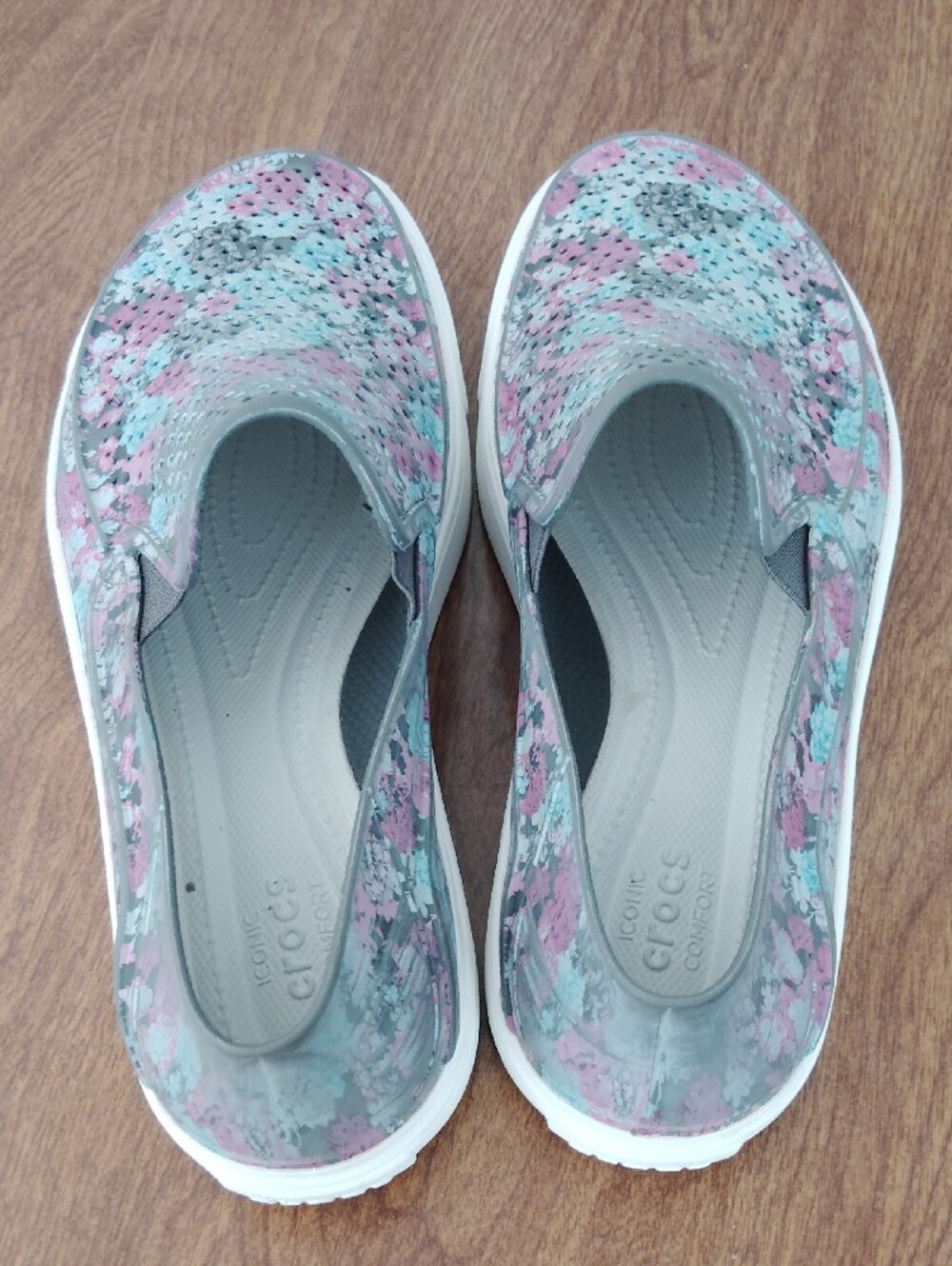 CROCS Floral Perforated Slip-On Mule in Pink and Blue - Picture 7 of 7